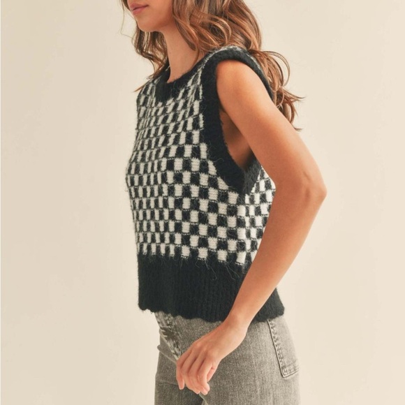 Black and White Sleeveless Crop Tank Top - Picture 1 of 6